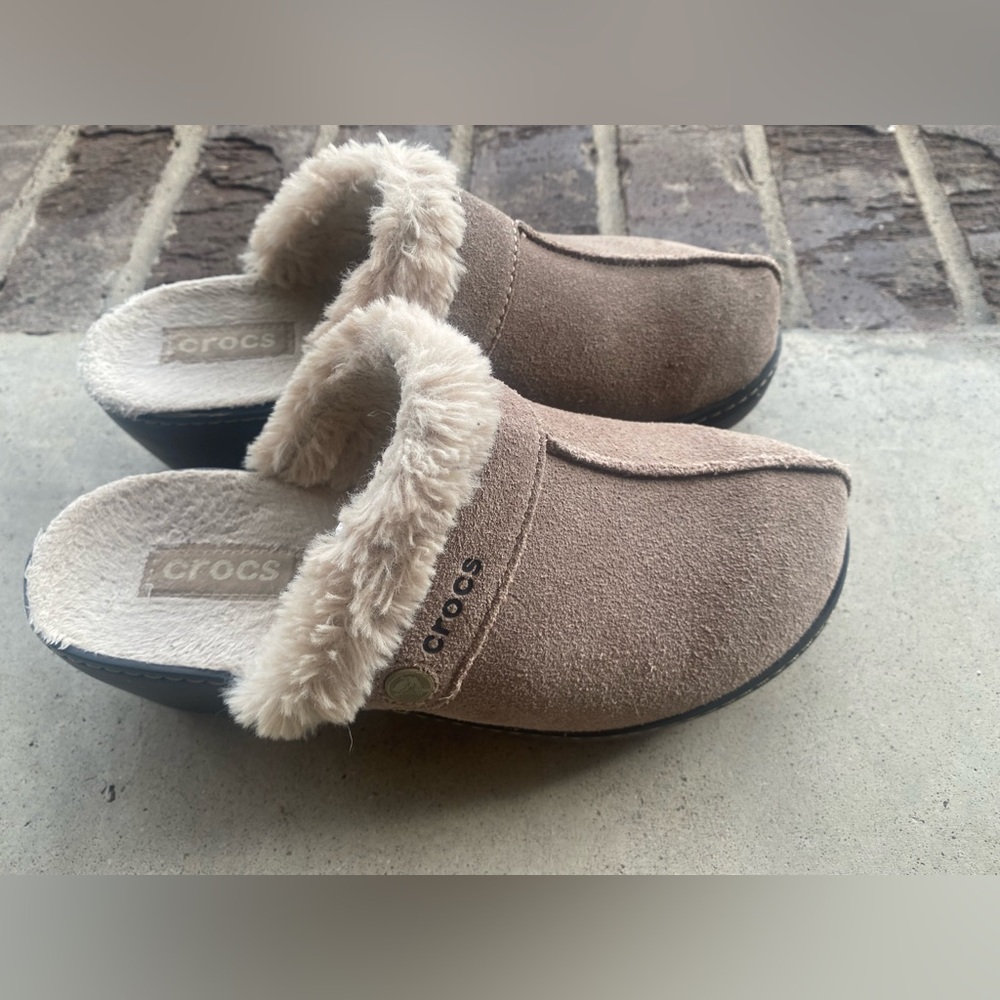 CROCS Beige Fuzzy Slip-Ons